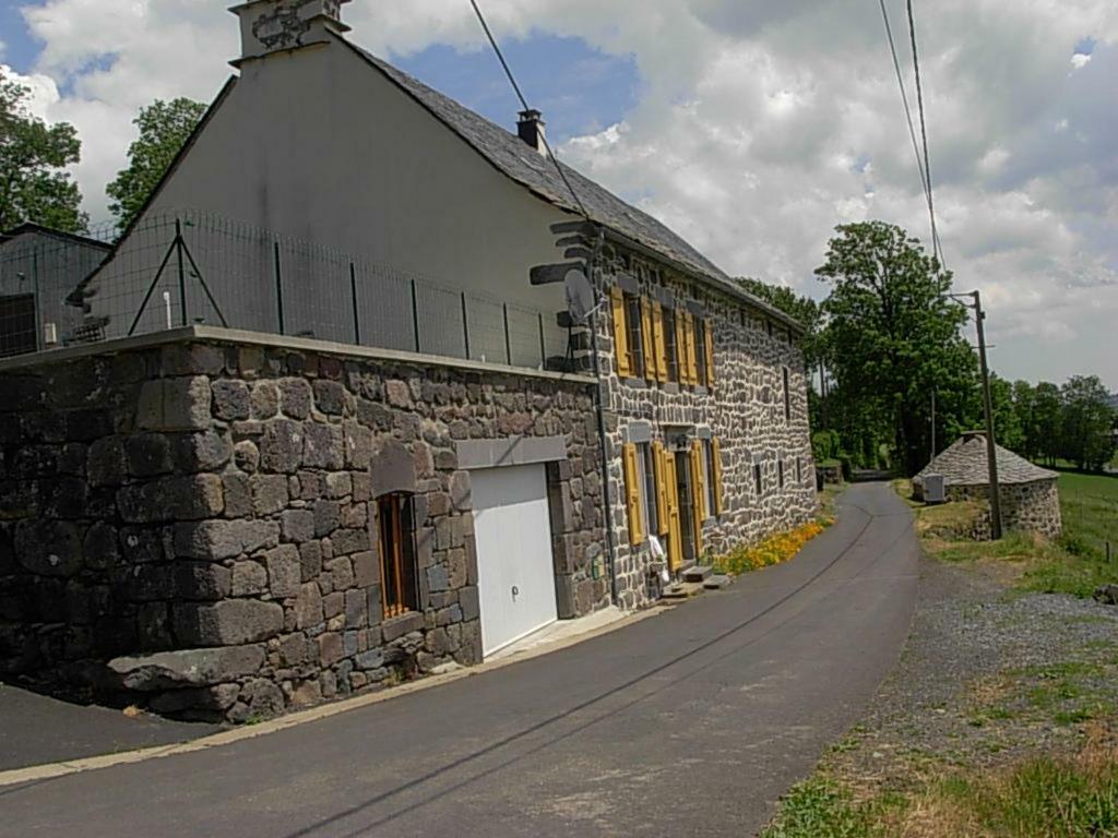 Vacances Au Pied Des Monts Du Cantal Laveissière エクステリア 写真