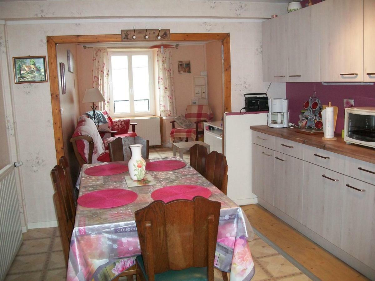 Vacances Au Pied Des Monts Du Cantal Laveissière エクステリア 写真