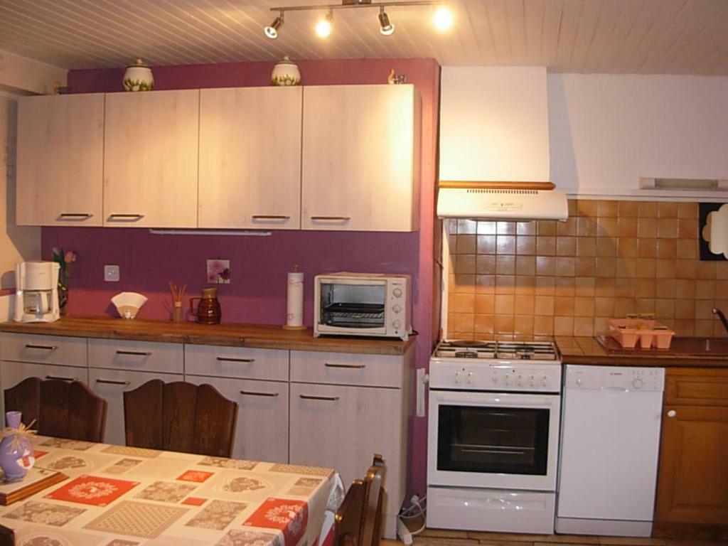Vacances Au Pied Des Monts Du Cantal Laveissière エクステリア 写真